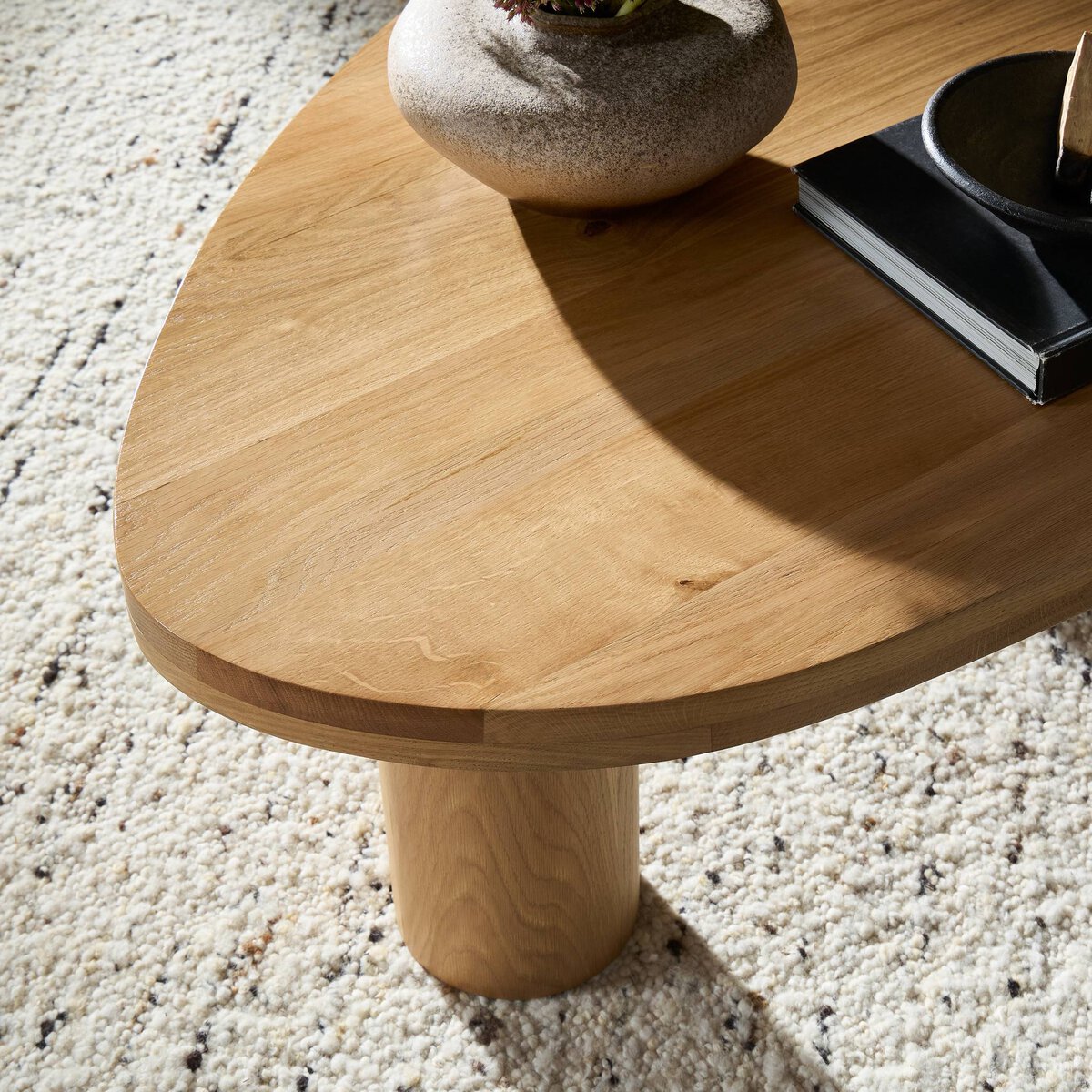 Hooker Furniture Living Room Amani Accent Table 1672-50003-00