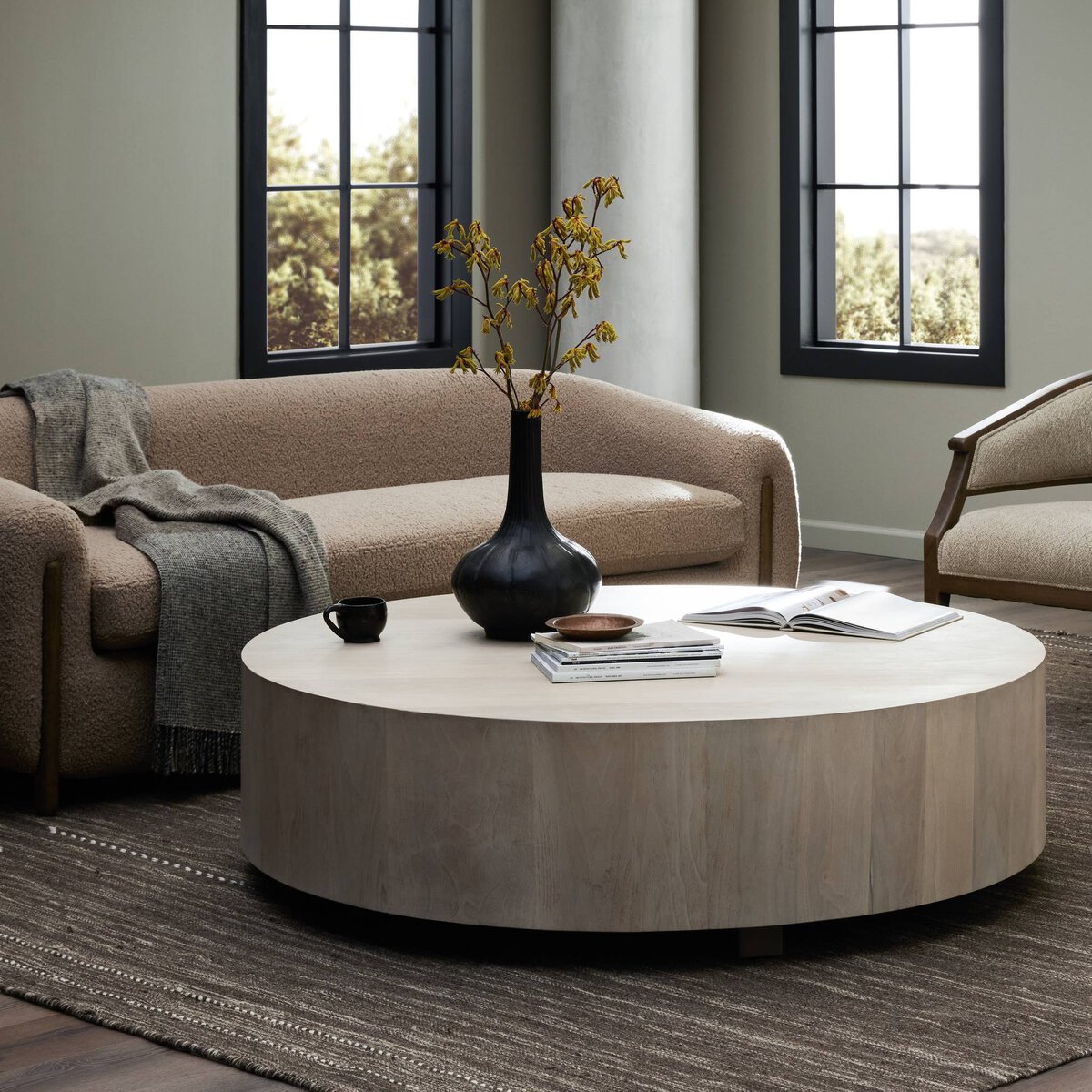Large round modern coffee table hotsell